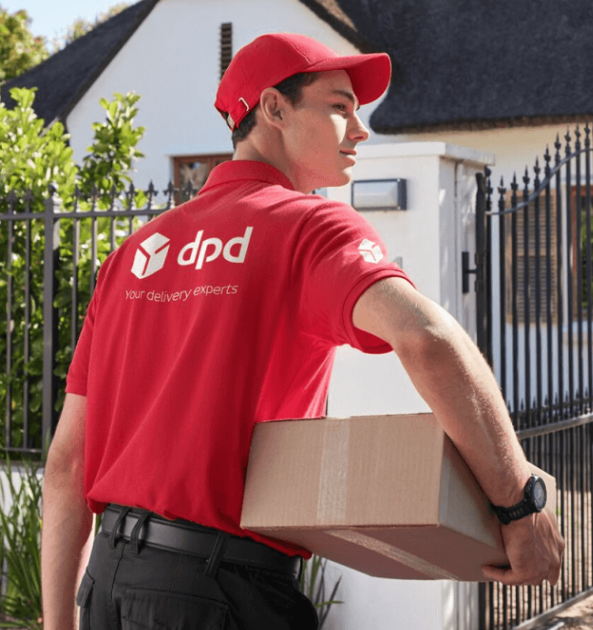 Livreur DPD avec un colis