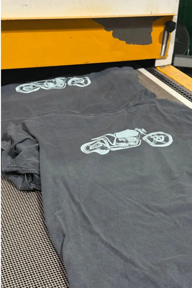 Dans les coulisses : la fabrication artisanale des t-shirts Finestreta